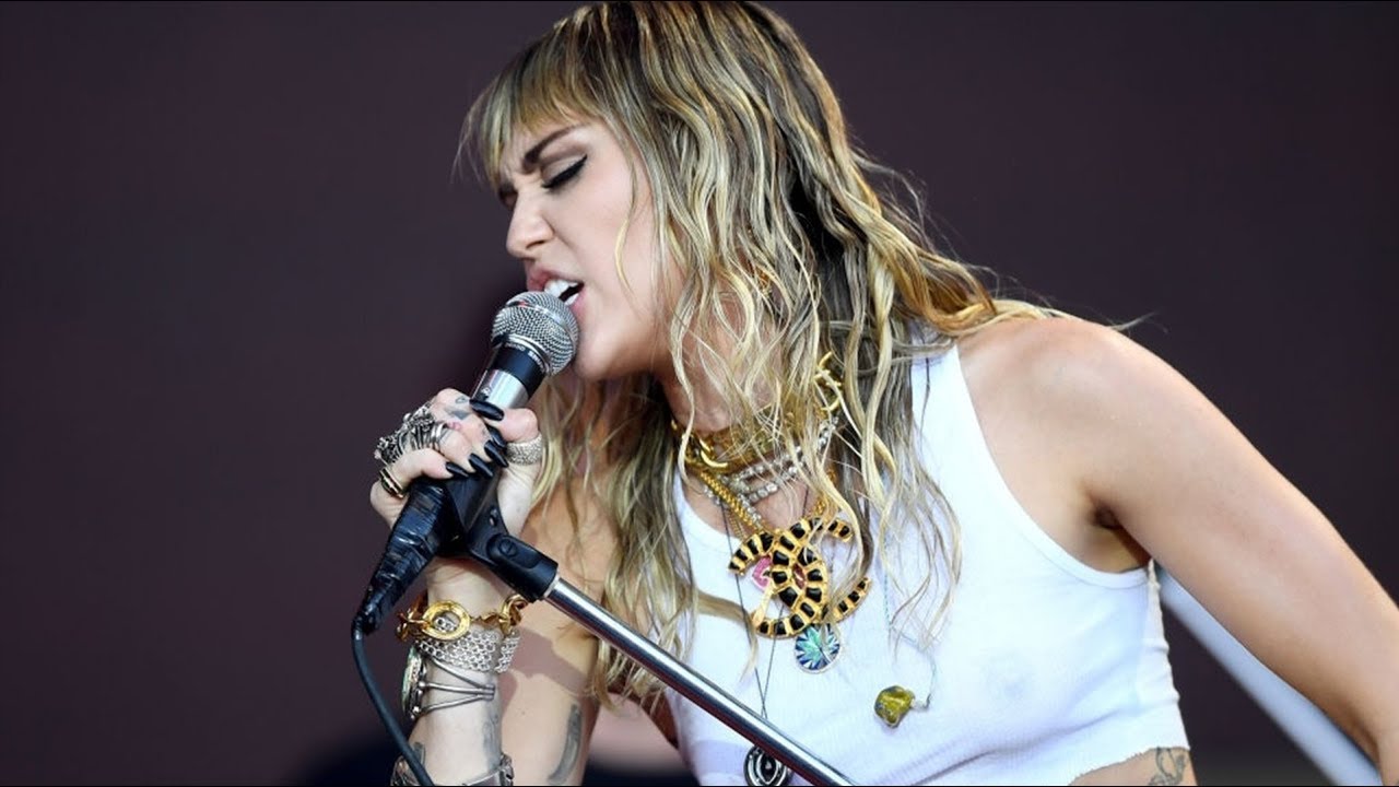 Miley Cyrus - Back to Black (Amy Winehouse Cover)
