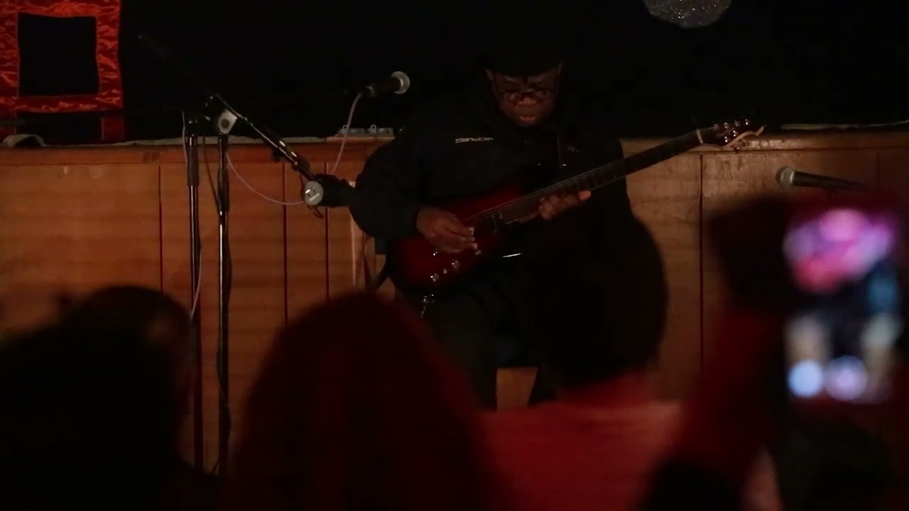 Vumbi Dekula/Congo Guitar