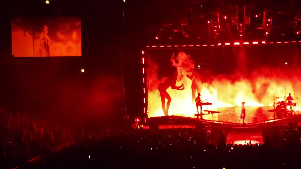 Billie Eilish LIVE 
