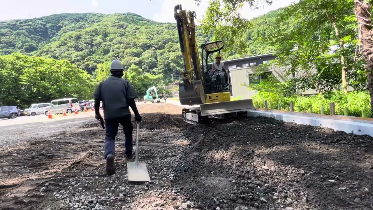 backhoe operator Hakone