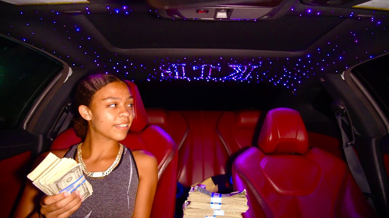 LEAVING $10,000 IN FRONT OF MY TINDER DATE TO SEE IF SHE TAKES IT!