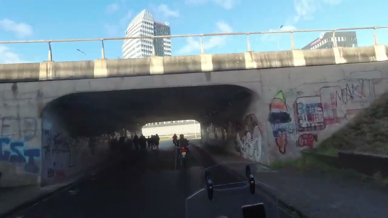 Motorrijles verkeersdeelname: TIJD, TIJD, TIJD! Rijstrookkeuzes.
