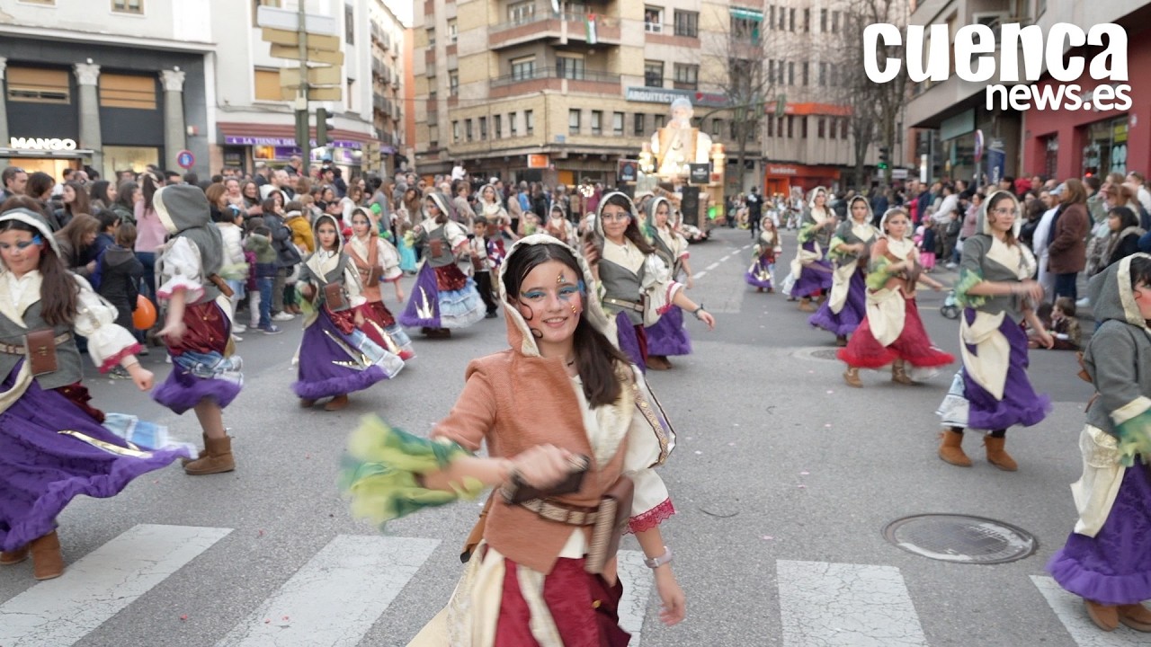 El Carnaval conquista las calles de Cuenca en un desfile multitudinario