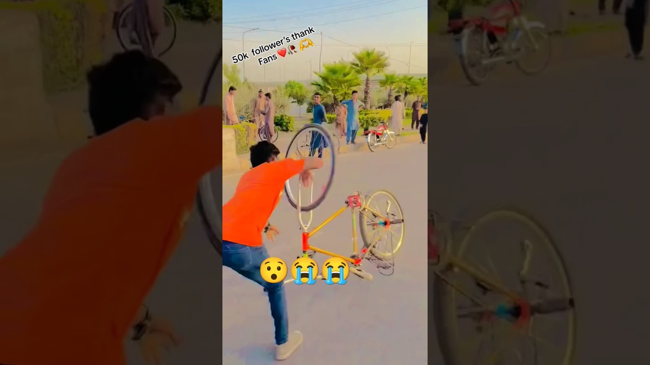 sycle accident 😭|cycle stunt boys in Pakistan|one wheeling accident 😭💔🥺#viral #murtazaedite#shorts