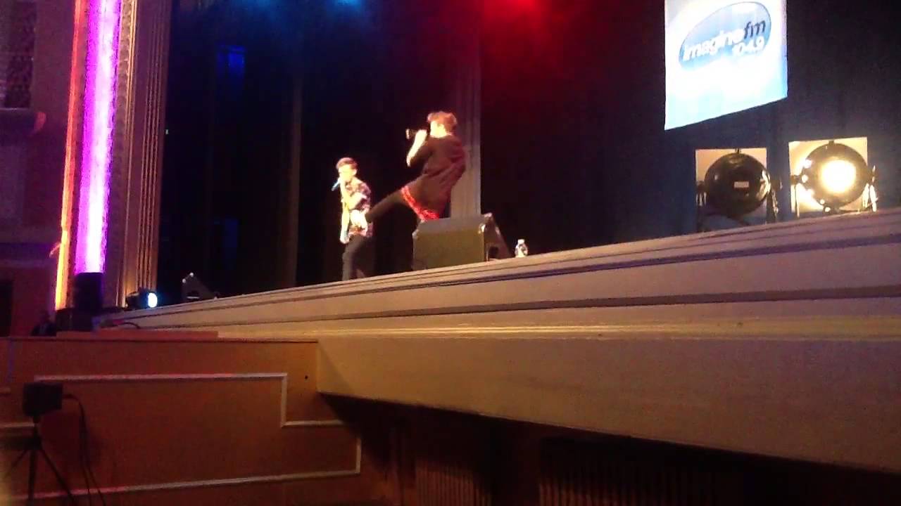 Bars and melody - can't hold us | Stockport 2015