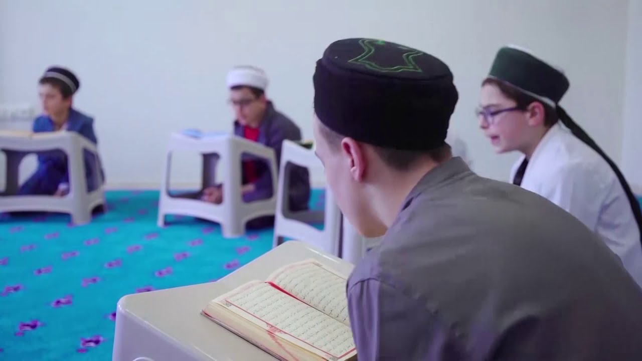 Hafızlar Neden Kuran Okurken Sallanır?