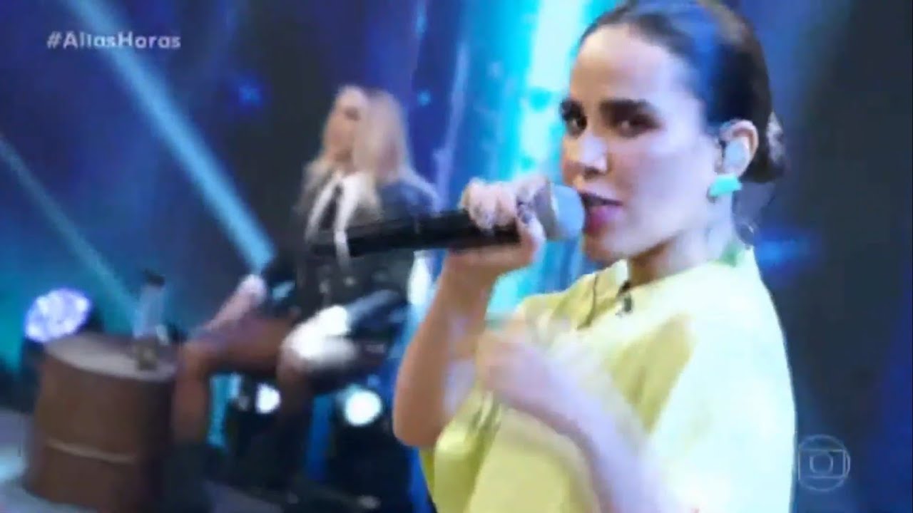 Wanessa Camargo canta 