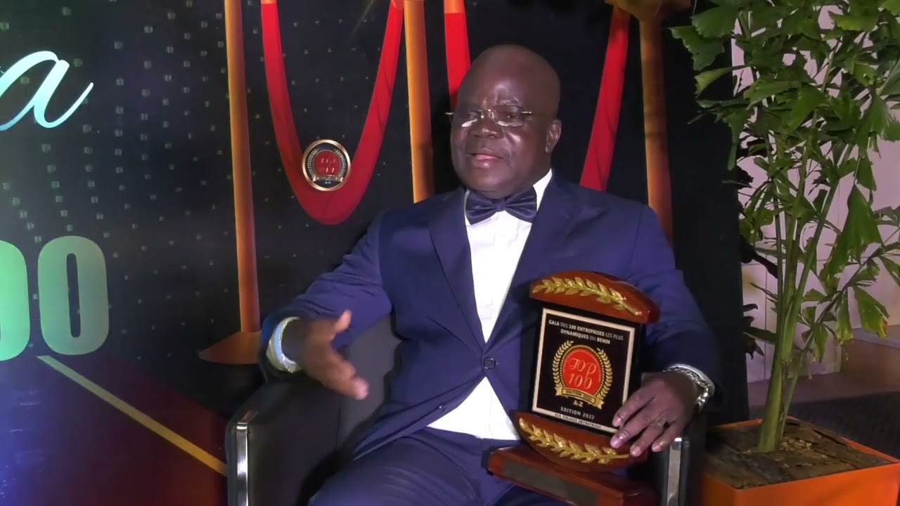 Interview du PDG de la CAGECFI, M. Léon HOUNDJAGO au Tapis Rouge du Gala Top 100 Bénin 2022
