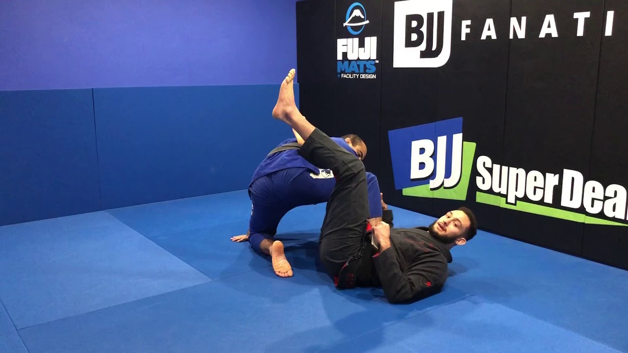 Learn the ‘KneeBArges’ Submission from the 50/50 Guard