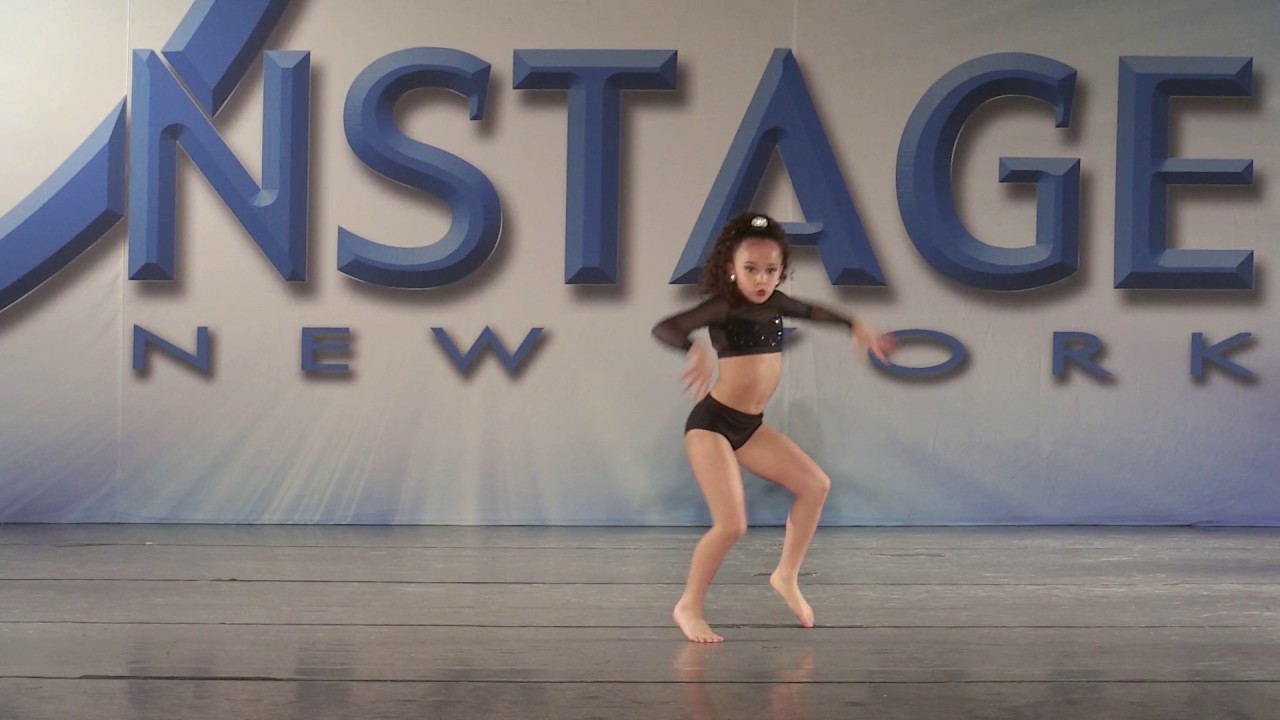 Alissa dances to Nia Sioux - Slay