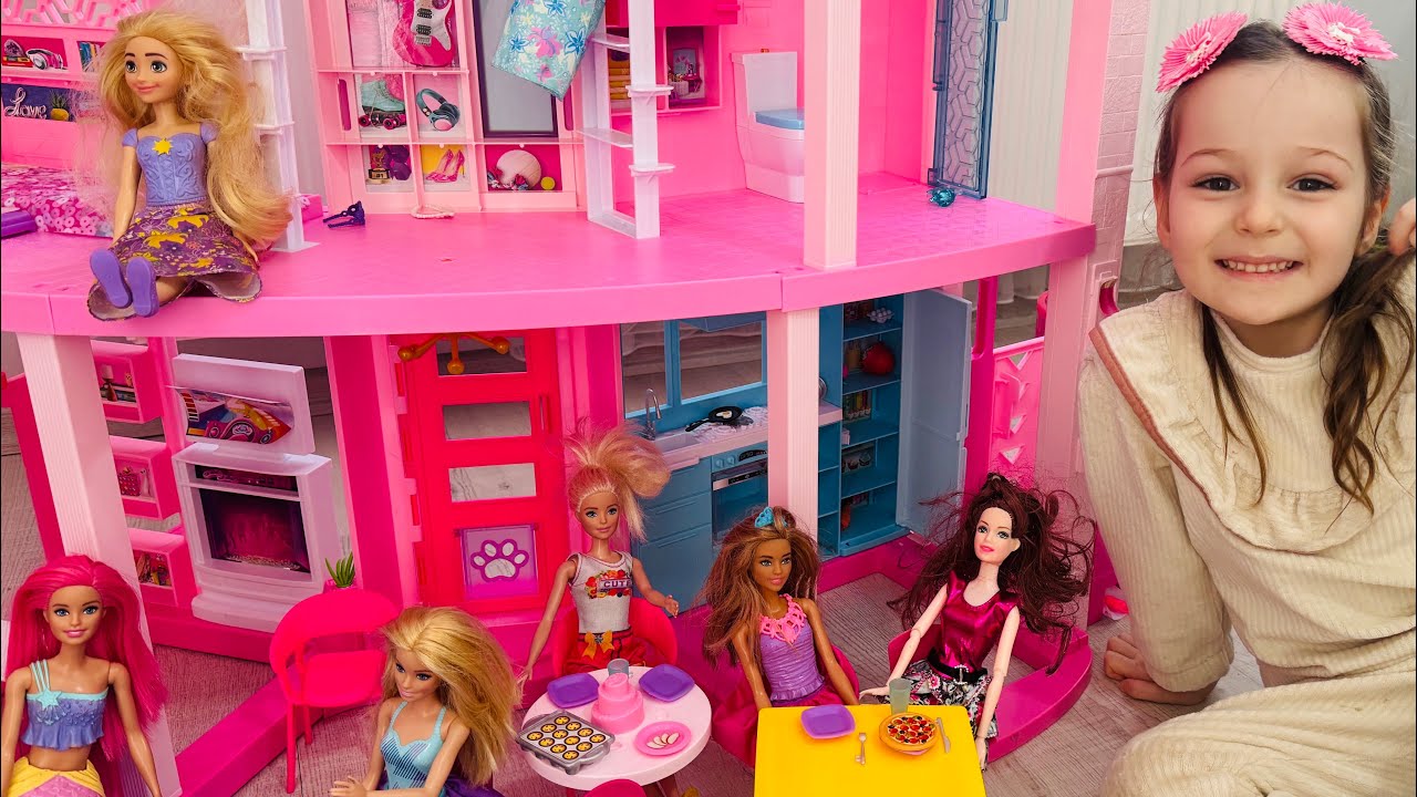 Barbie Oyunları!Barbie’ye Davetsiz Misafir Geliyor!Barbie evcilik videoları,Barbie Oyunları.