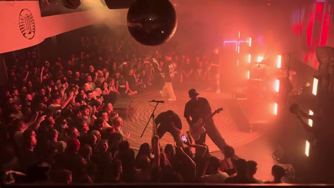 LANDMVRKS - Creature | LIVE in Prague