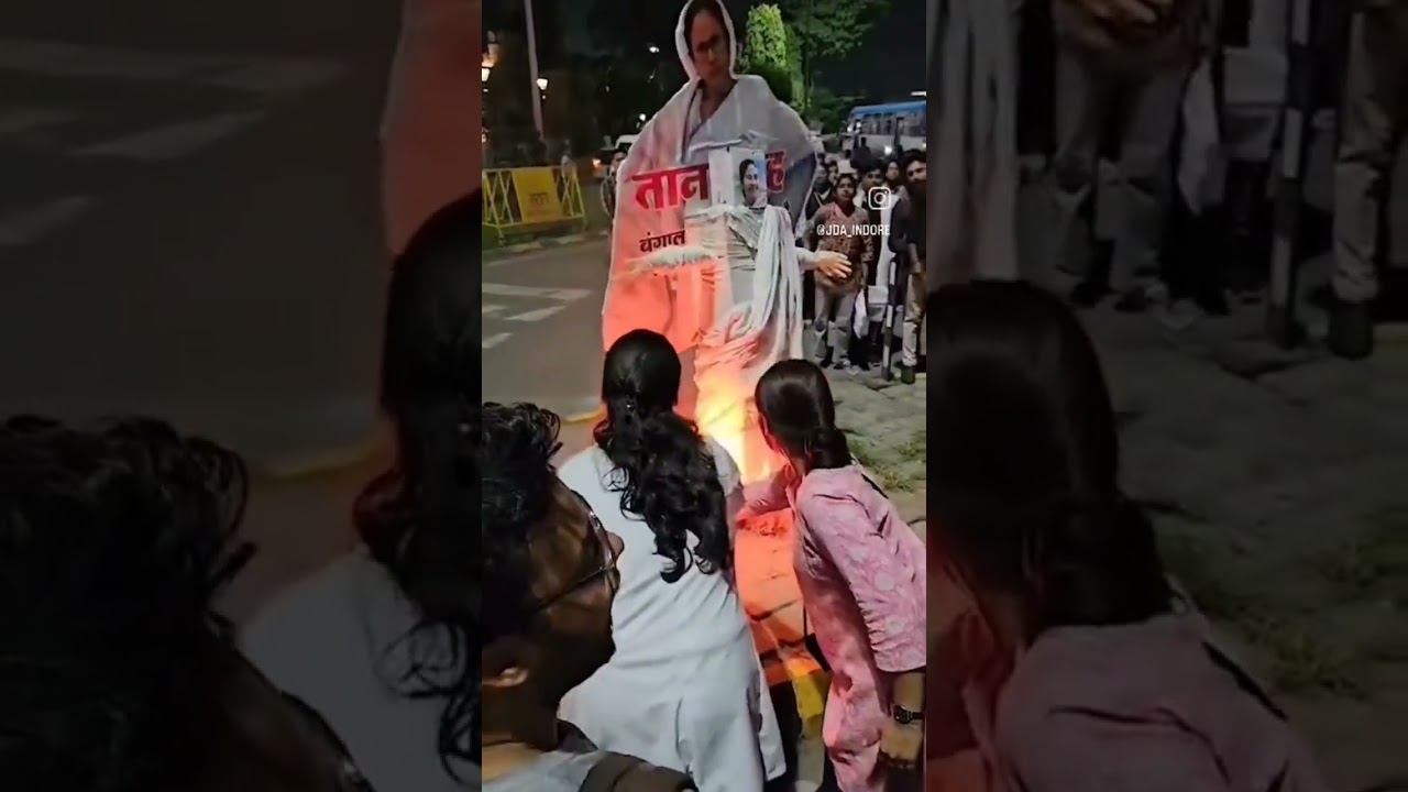 Protest against Mamata's effigy burning