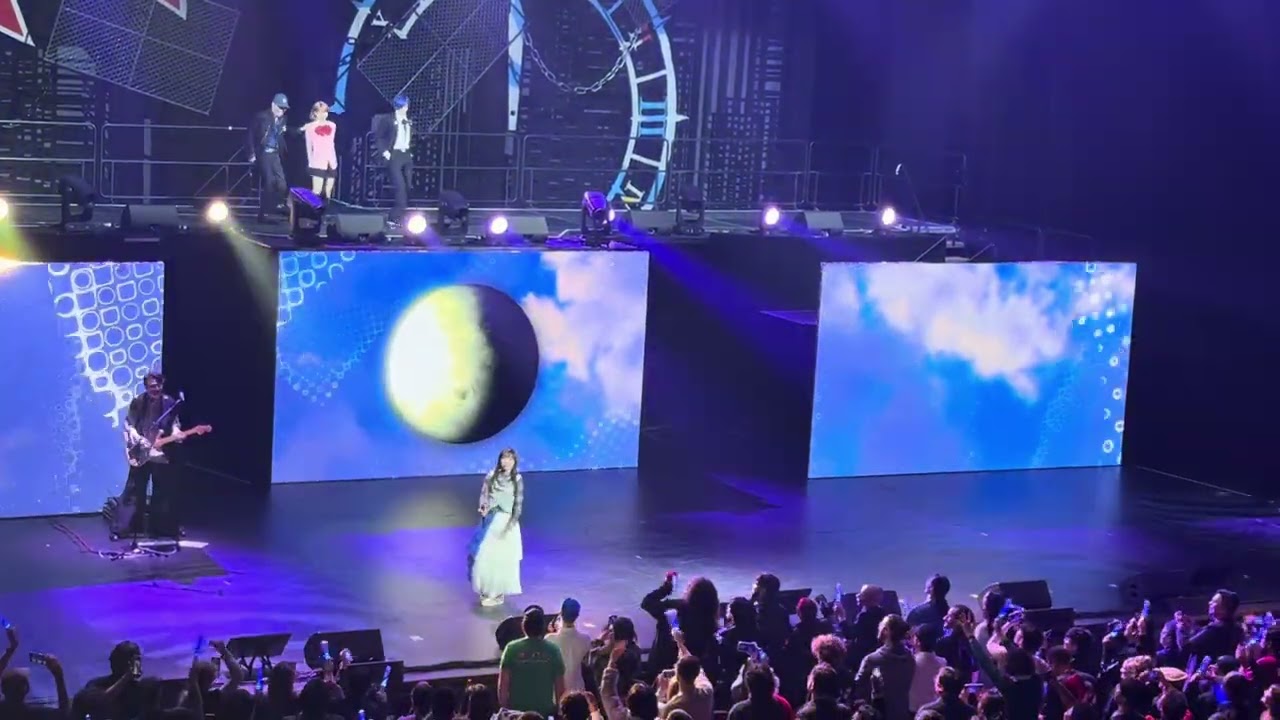 When The Moon’s Reaching Out Stars - Live 