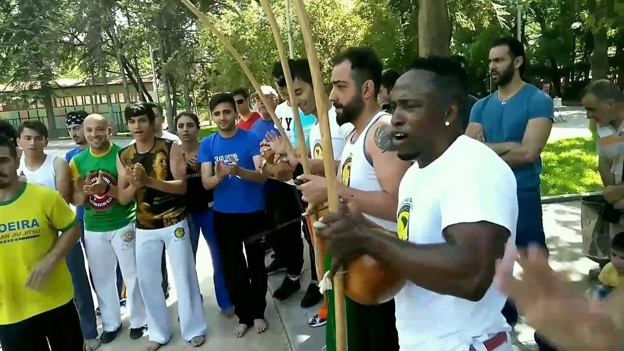 Ax&eacute; Capoeira Roda de Rua Ankara Mestre Eddy Mestrando Testa Professor Cabelo Professor Titan