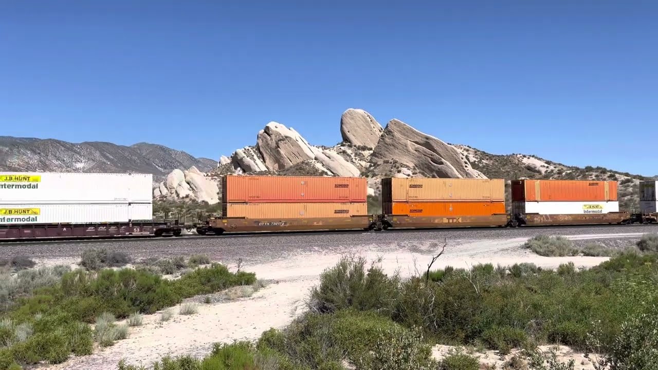 BNSF Intermodal&rsquo;s. One Location.Two Separate Viewing Points. Milepost 60.22 Cajon Subdivision. 4KHDR