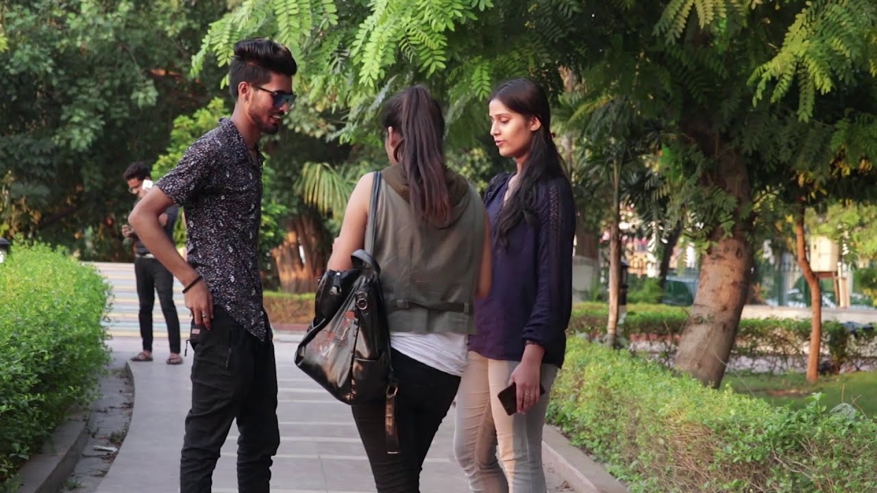 Hug Prank With Cute Girls||Raju bharti||Bharti prank