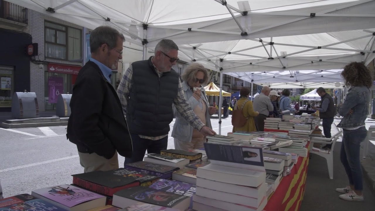 Roquetes celebra un Sant Jordi festiu amb llibres, música i activitats per a tots els públics