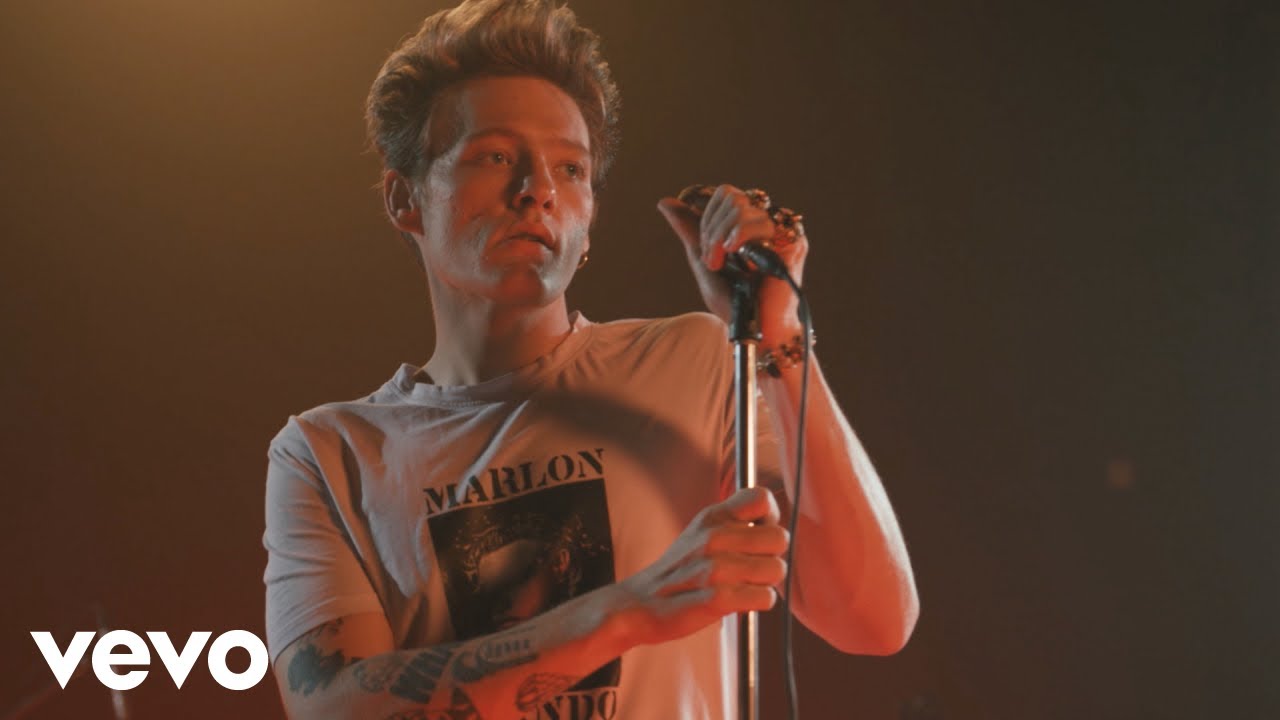 Brigitte Calls Me Baby - Eddie My Love (Official Live Video)