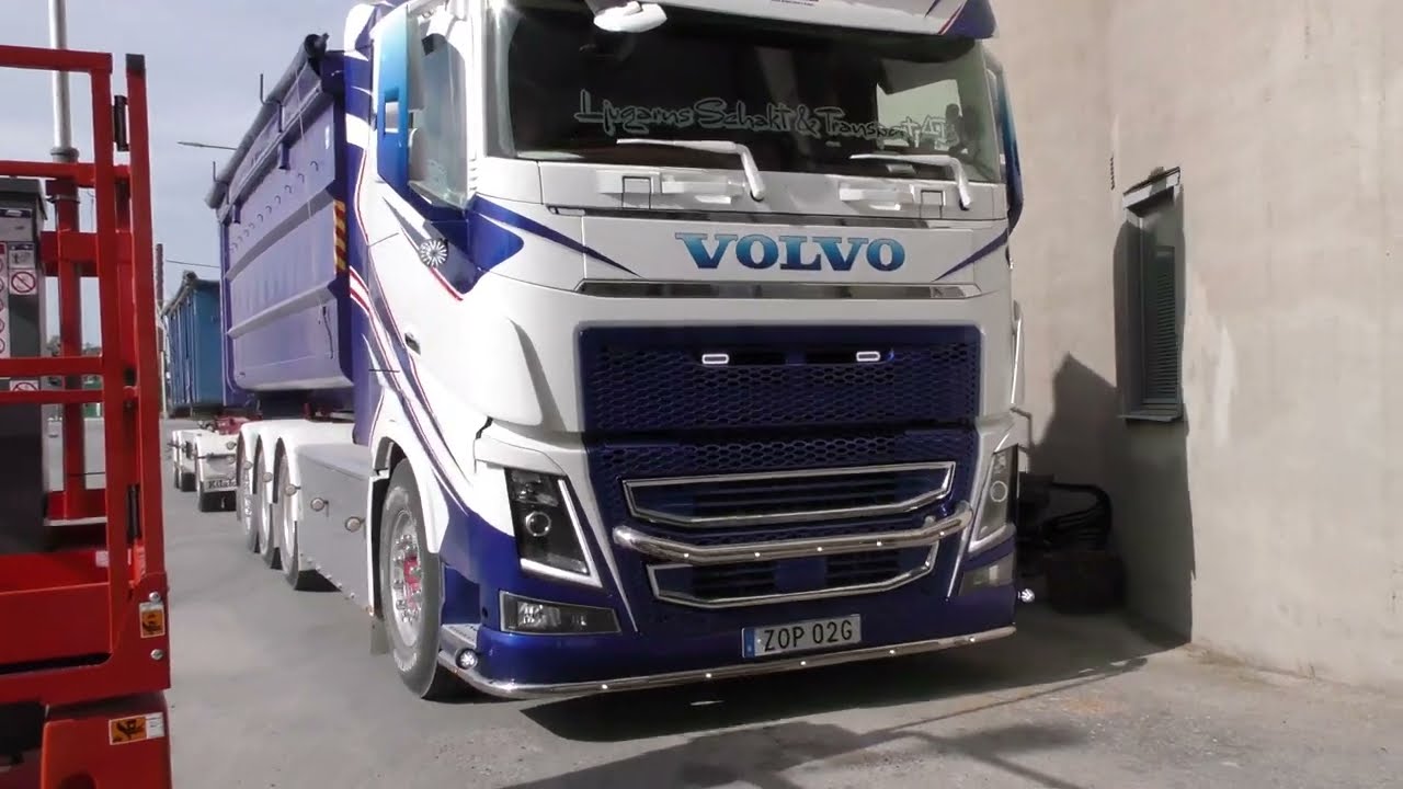 4K/Volvo lastbil transporterar korn 15 Aug 2024