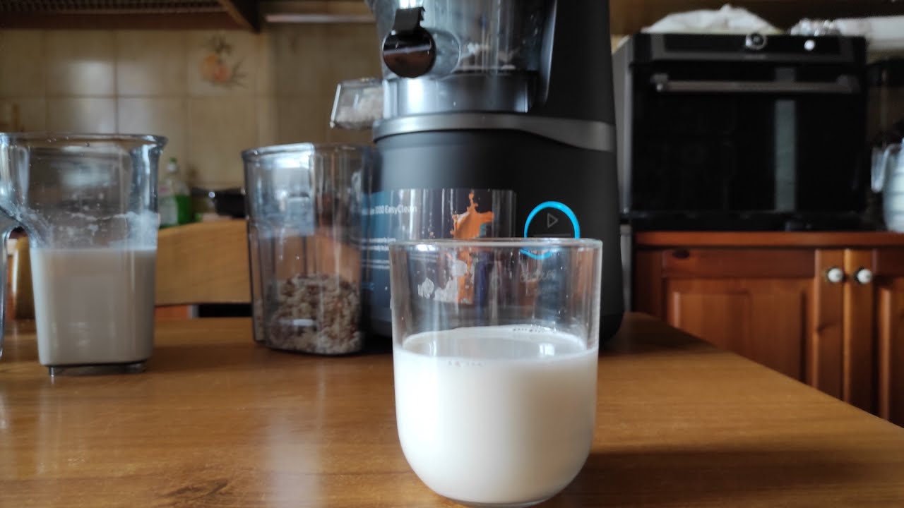 Latte di mandorle con estrattore Cecotec Juice&live 3000