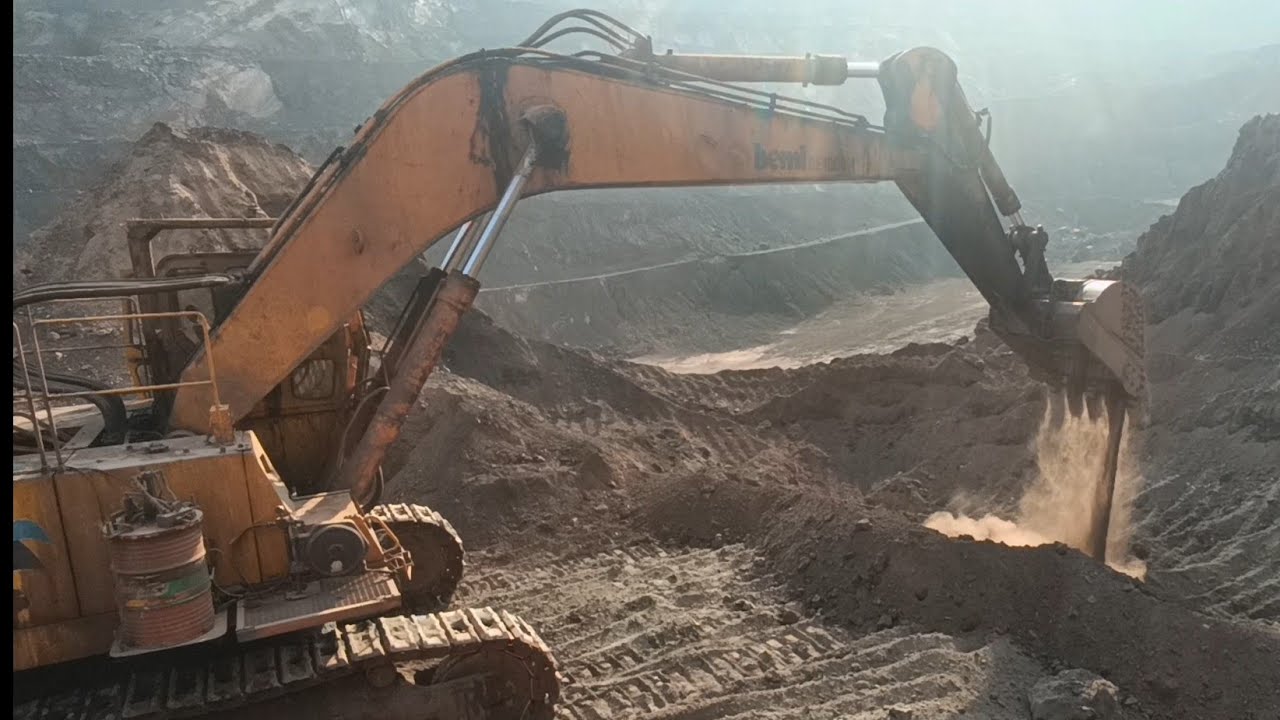 Amazing Excavator Working In Mines | Excavator In Action || @MegaMachinesChannel