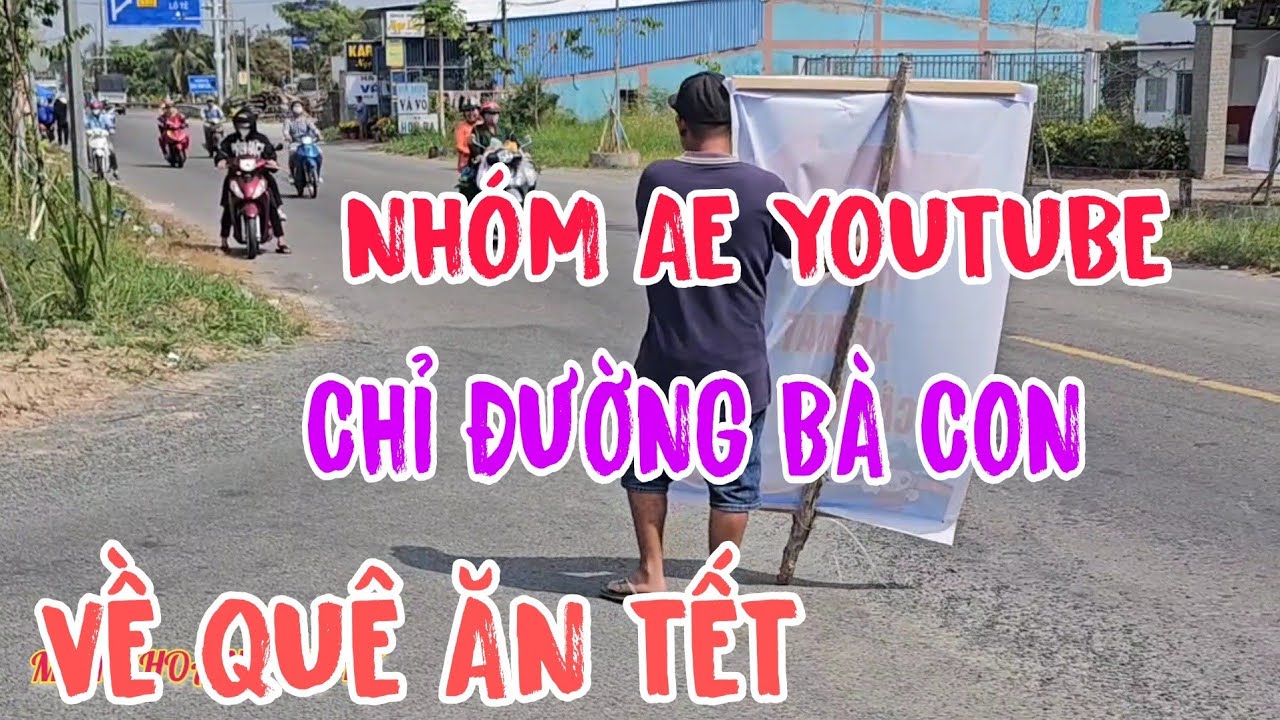 NHÓM ANH EM YOUTUBE HỔ TRỢ CHỈ ĐƯỜNG CHO BÀ CON VỀ QUÊ ĂN TẾT 