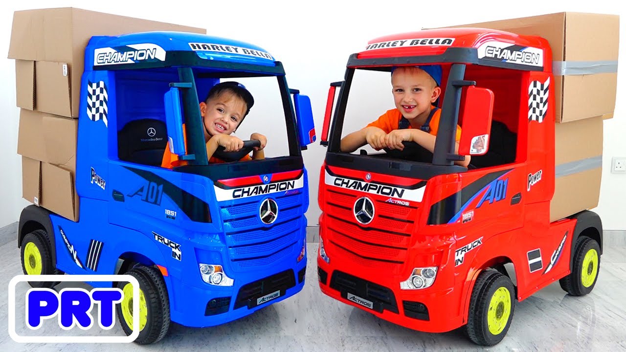 Vlad e Nikita fingem brincar com caminhões para crianças