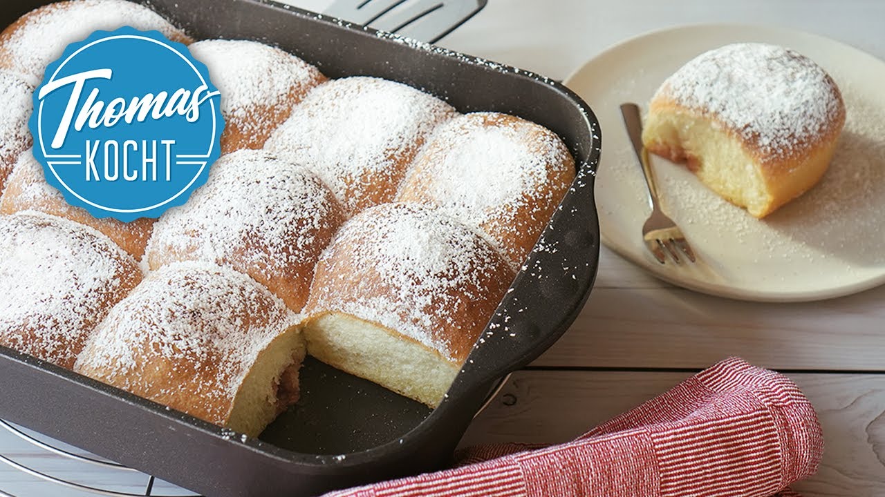 Buchteln backen - fluffig leichtes Hefegebäck mit fruchtiger Füllung