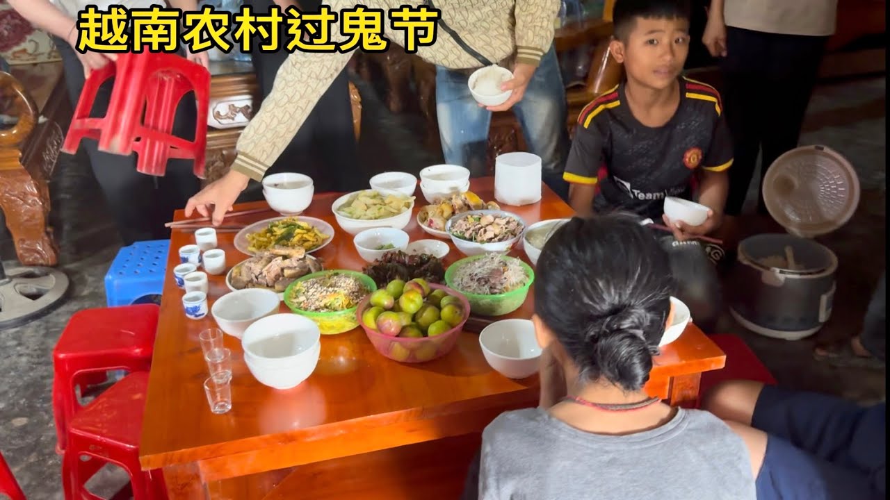 阿輝帶小壯去娘家過鬼節，宰了一頭豬做5個桌飯請親戚朋友來吃很熱鬧