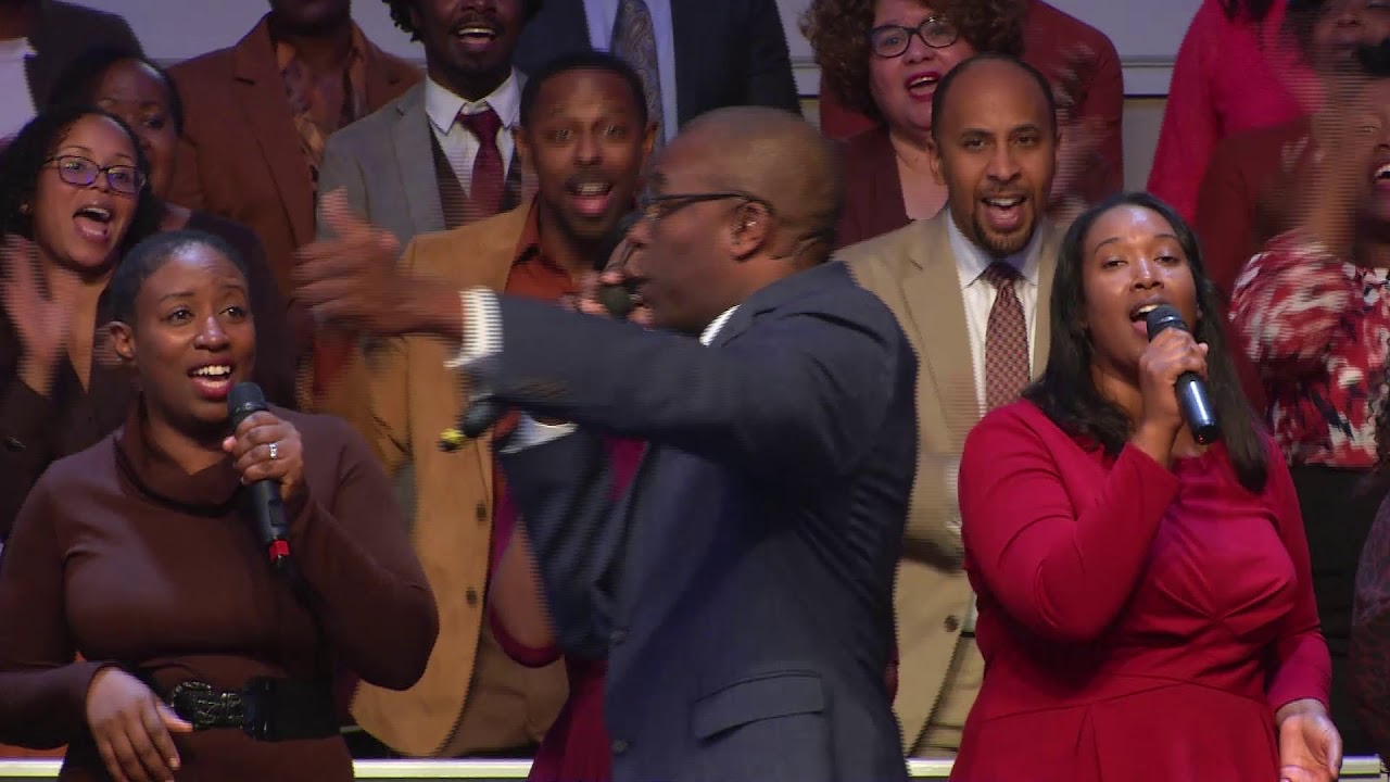 Pastor Bron Jacobs Leads Praise & Worship on His Farewell Weekend
