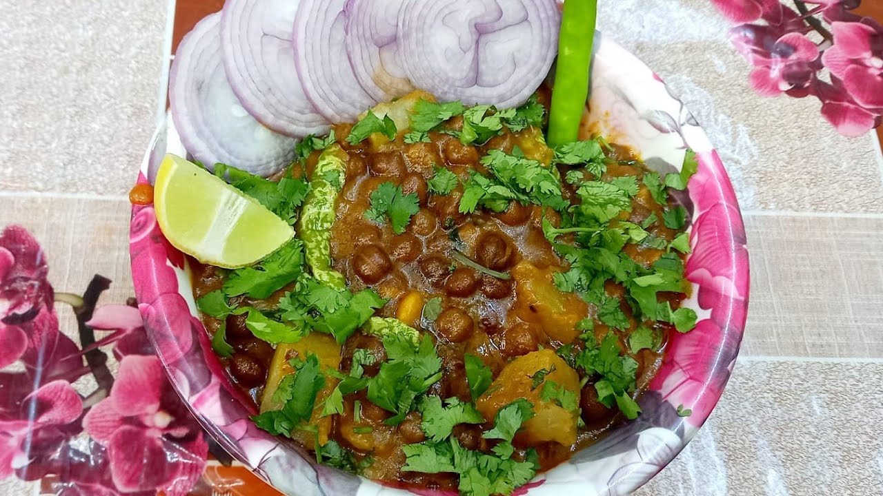 Kala chana aloo curry recipe 😋 👌/bhut kaam time mein ready@Hayyum's Kitchen 