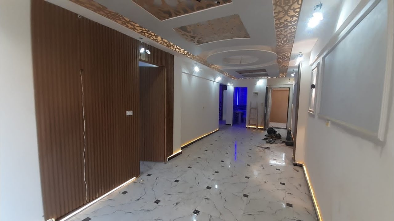 شقه للبيع صاحبها مهندس ديكور عامل فيها حاجات متعرفش فين ابواب الغرف😂بسعر مغري وخيصه جدا أقل تكلفه