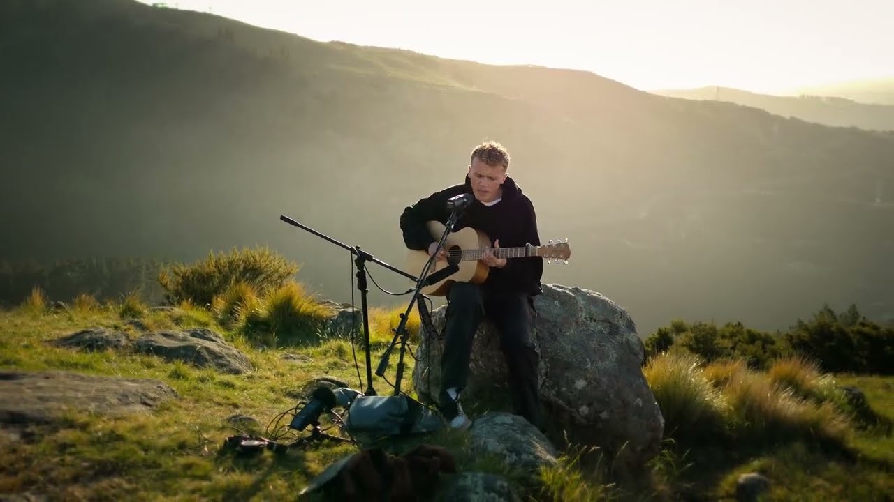 Chris Bates – Caution to the Wind (Live on the Port Hills)