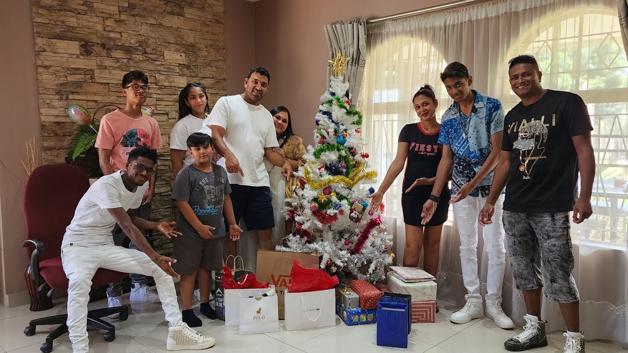 Enjoying Christmas with good friends 🎅 🎄 ❤️ #gifts
