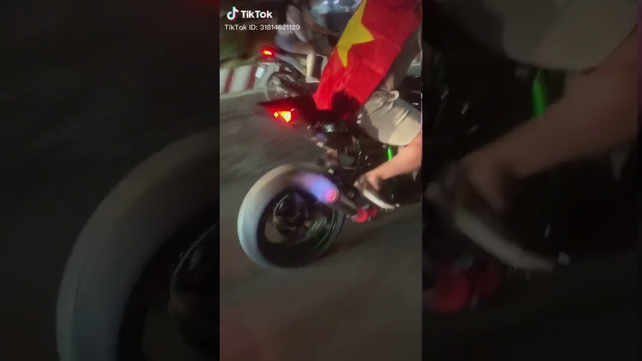 Ninja h2 đi b&atilde;o nẹt p&ocirc; ra lửa