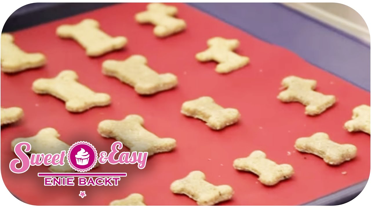 Kekse für Hunde backen | Sweet & Easy - Enie backt | sixx