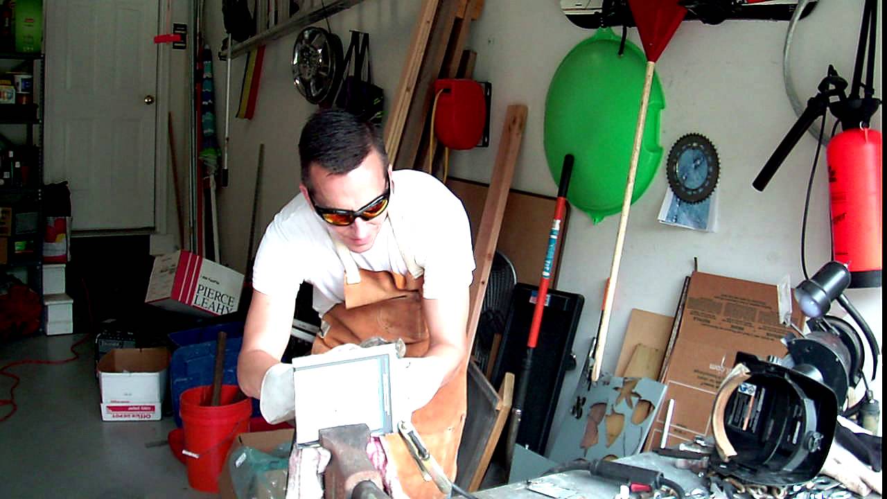 Can a plasma torch cut glass?