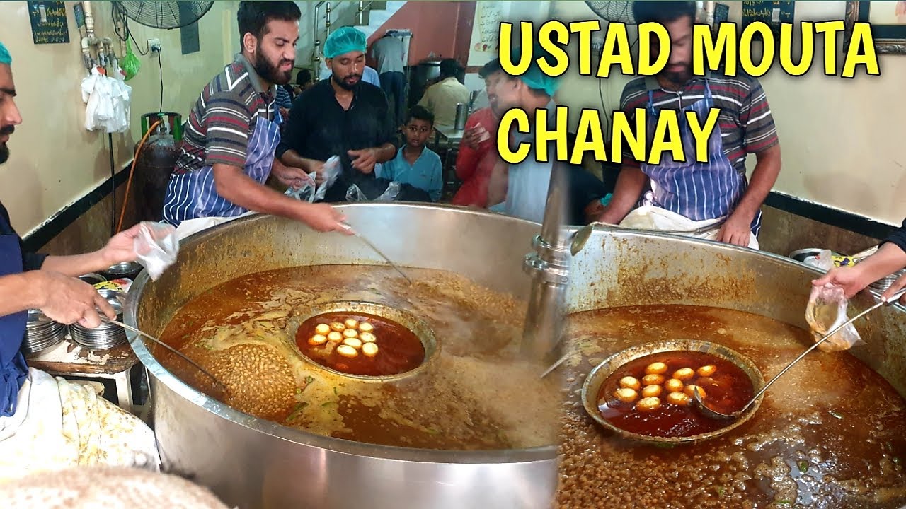 famous naan chanay in lahore/moota naan chanay/ustad moota murgh chanay recipe/lahore street food .