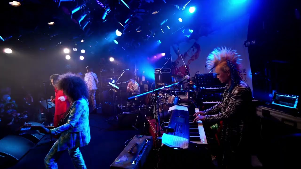 Moonage Daydream (David Bowie Tribute Live!)