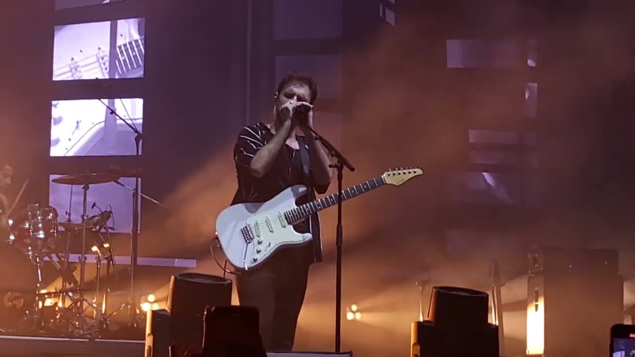 Adamlar - Yanmış İçinden (Ext Solo) @ VW Arena | 10. Yıl