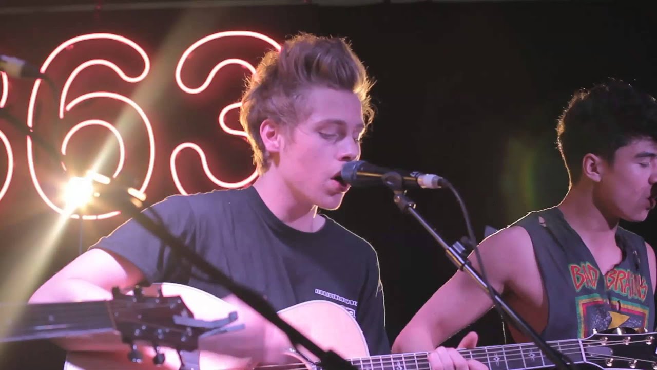 5 Seconds Of Summer - 'She Looks So Perfect' Live @ 363 Oxford Street