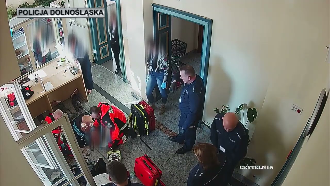 Mężczyzna stracił przytomność – na ratunek natychmiast ruszyli policjanci ”konwojówki”