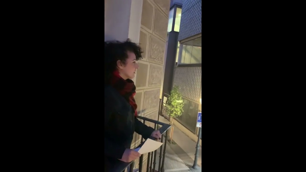 Cantando desde el balcón para mis vecinos en la cuarentena