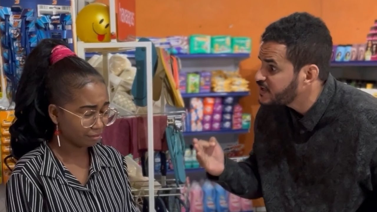 Mulher humilde só queria um litro de leite, mas foi HUMlLH4D4 pelo dono da mercearia!