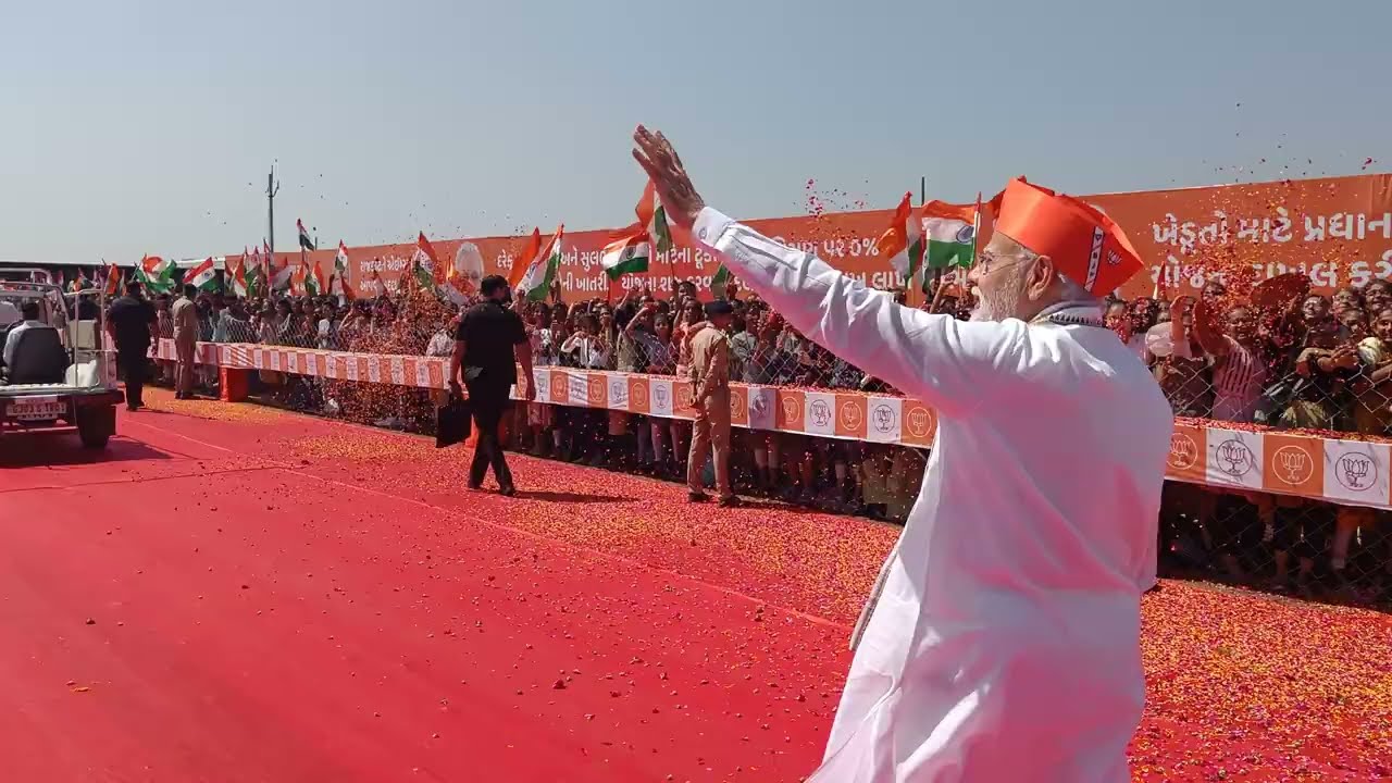 A warm welcome for PM Modi in Jamkandorana, Gujarat!