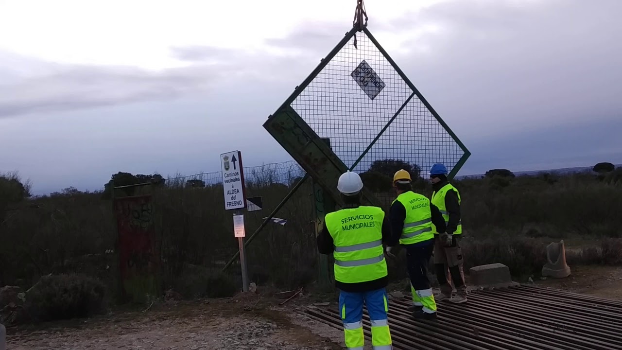 Apertura del acceso al camino vecinal que une Navas del Rey y Aldea del Fresno