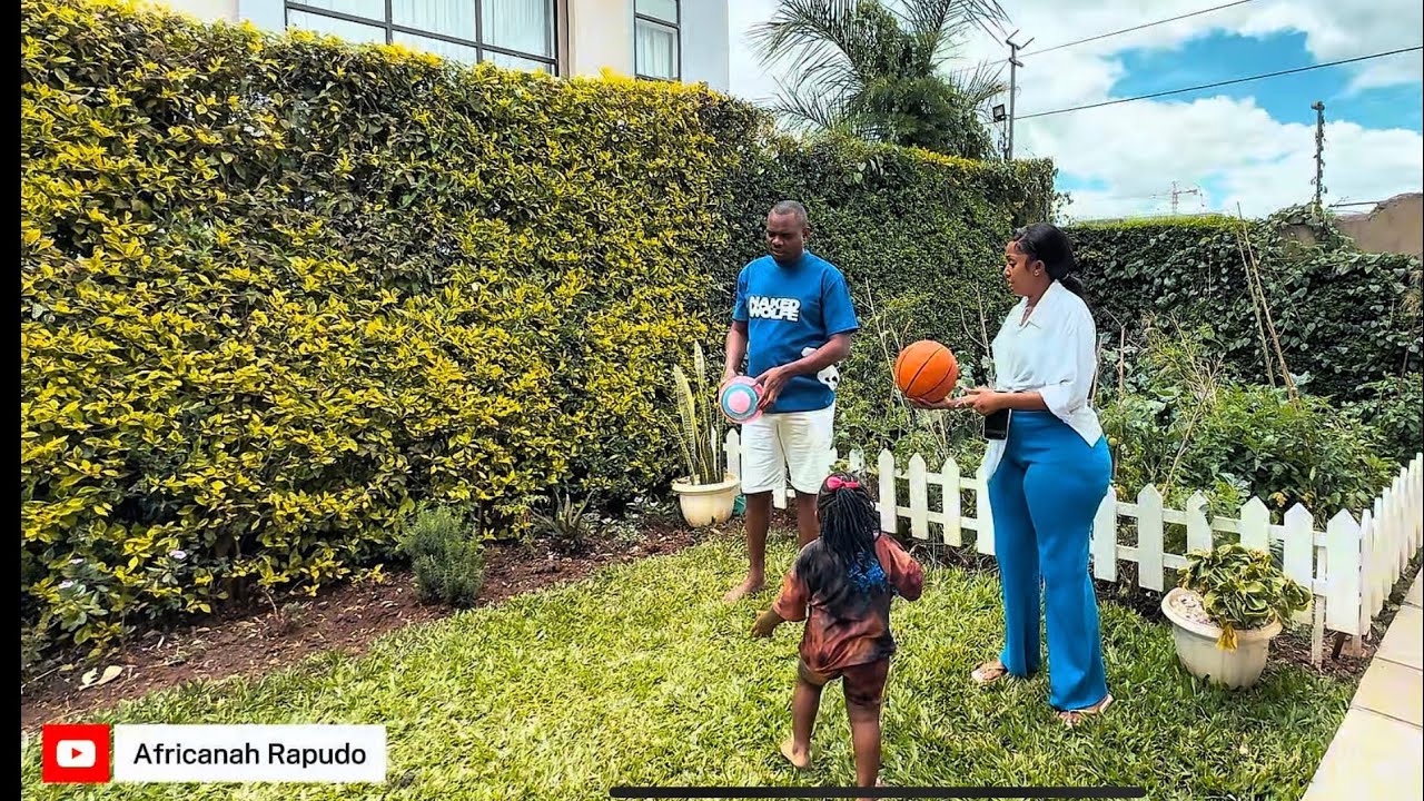 PLAYING FOOTBALL WITH MAMA & PAPA ⚽️