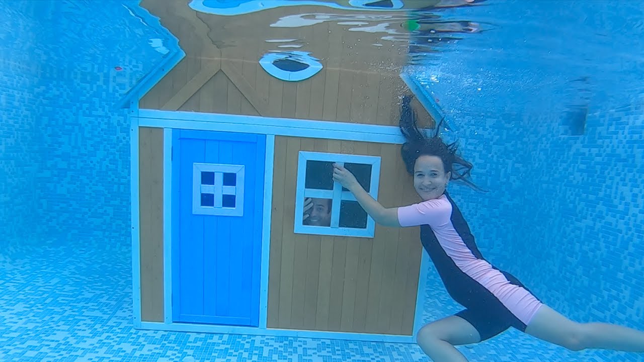 Une blague pour ma copine ! Je jette la maison en bois de ma copine dans la piscine !
