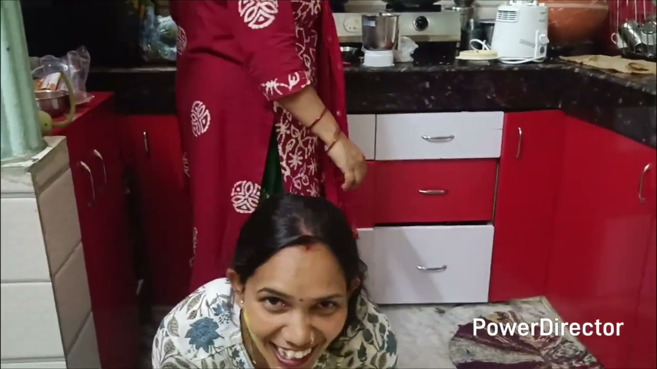 आते ही लगा दिया काम में मेरे ऊपर इतना गुस्सा कर रही है 😡🥱